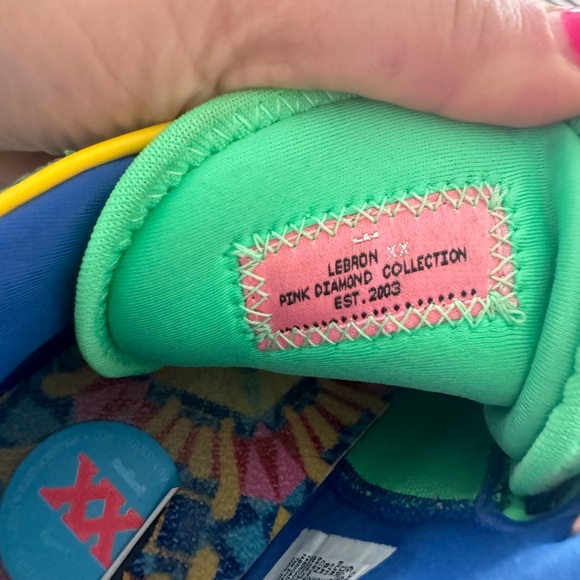 LEBRON “KALEIDOSCOPE” Basketball Shoe - Picture 9 of 11